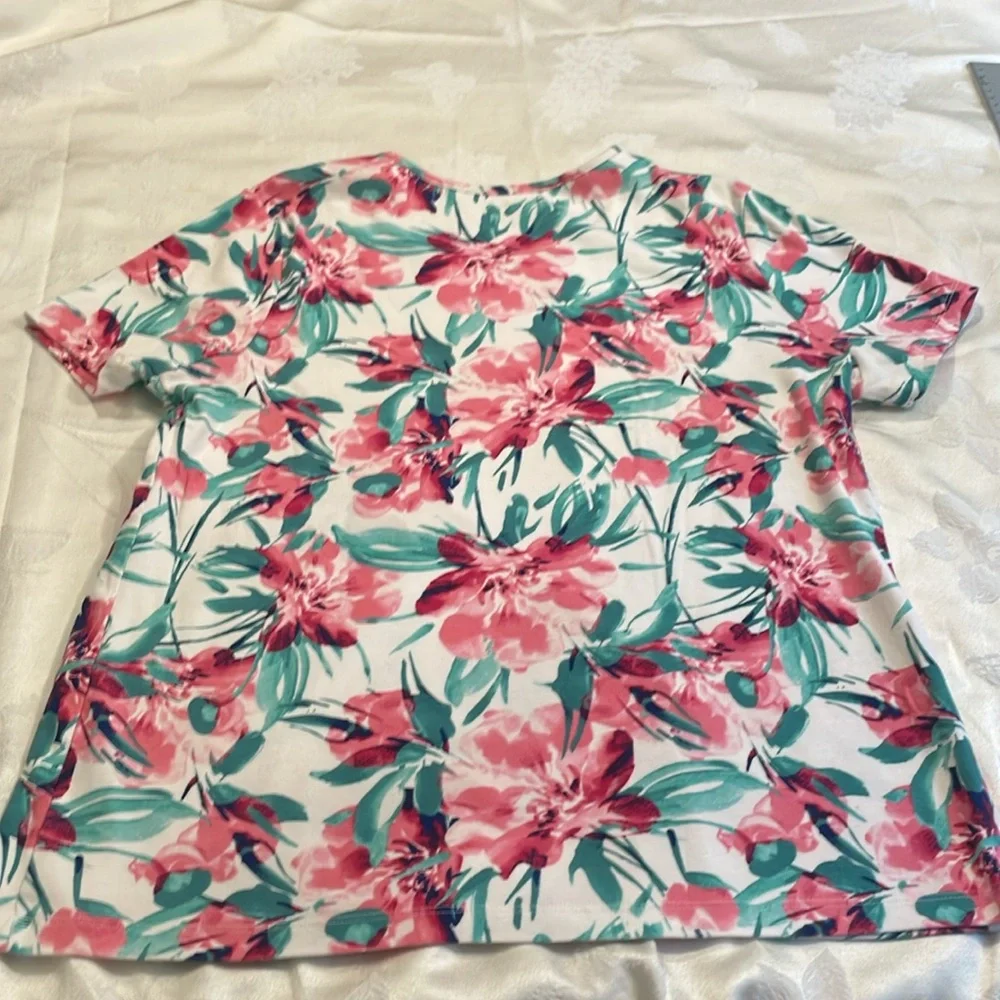 White Stag XL Cotton Pink and Green Short Sleeve T-Shirt Vintage but Like New - Picture 8 of 9